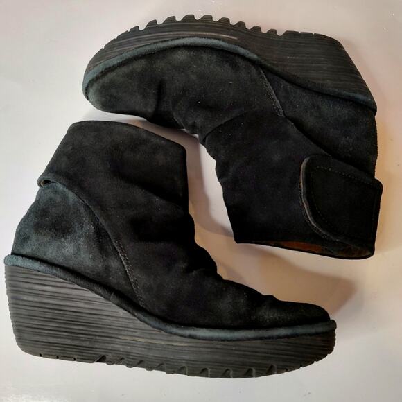 Fly London 'Yegi' Suede Serrated Sole Wedge Ankle Bootie in Black Size 39 - Picture 1 of 8